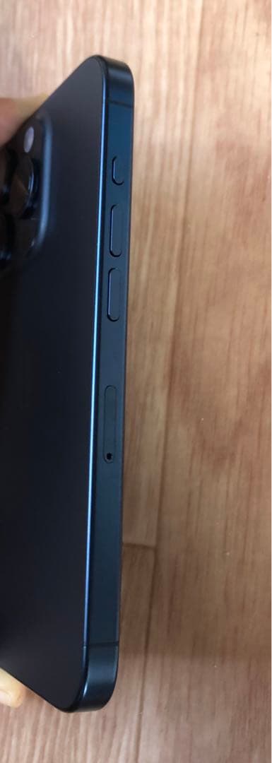 ほぼ未使用★iPhone15 PRO★充電２回バッテリー100%★修理交換無し