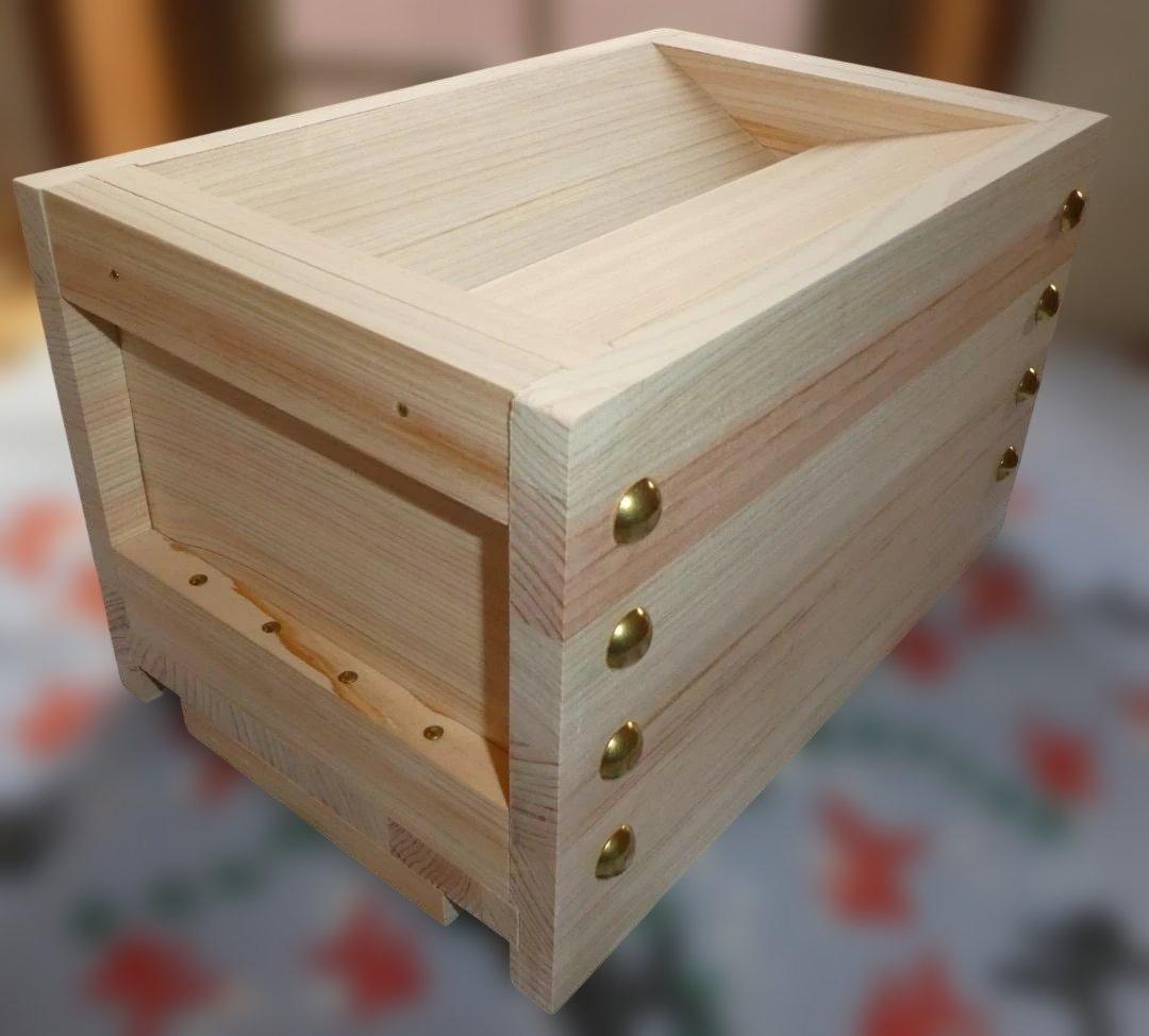 開運　お賽銭貯金箱（桧）大　金色鋲　　３７