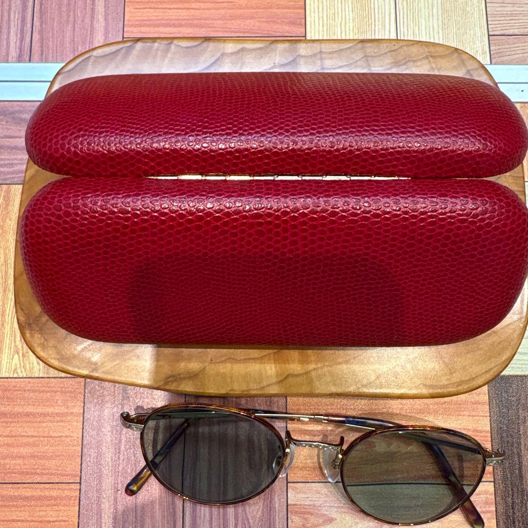 貴重品　イタリア製　眼鏡ケース　革製　お洒落　小ぶり