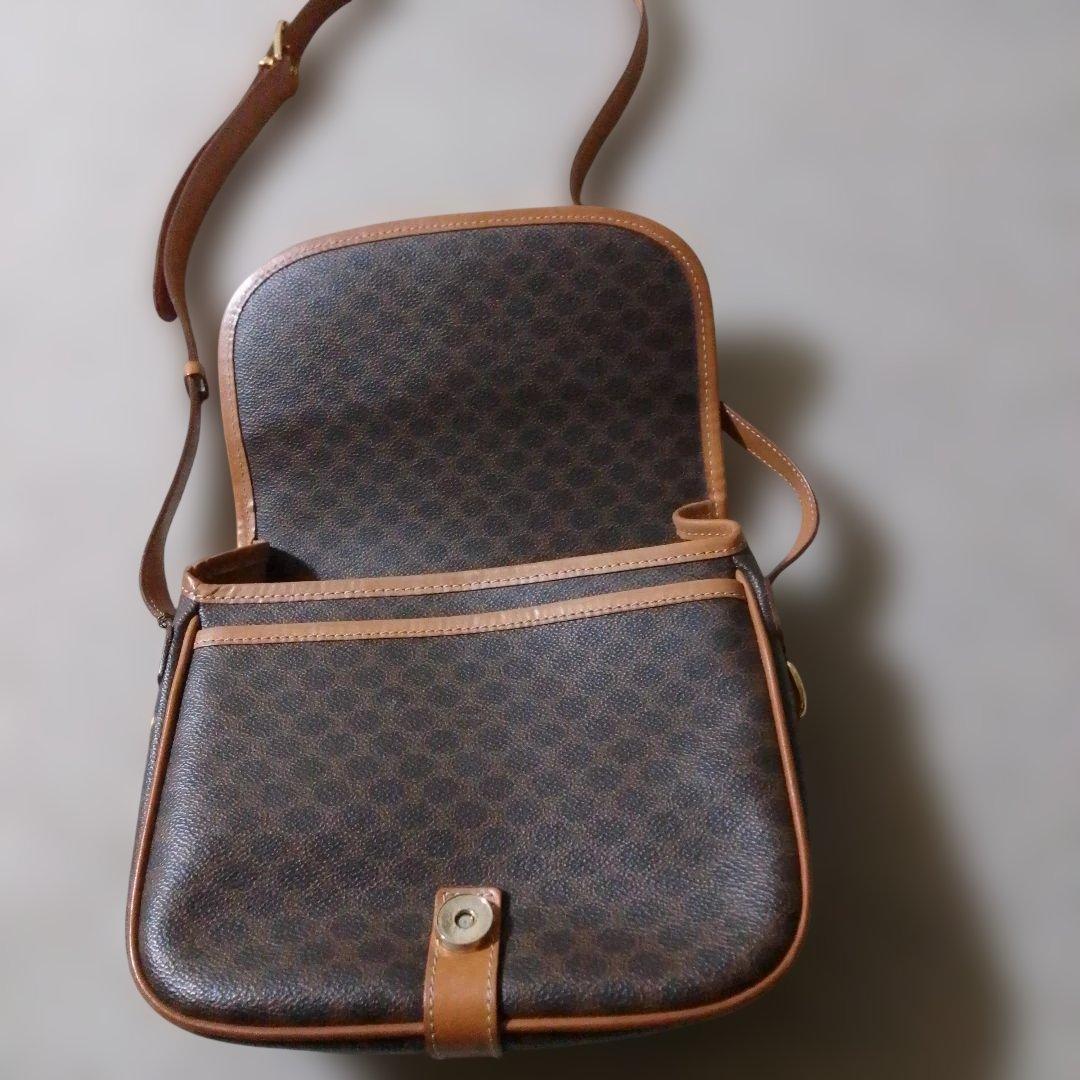 セリーヌ　ショルダーバッグ フラップ付き