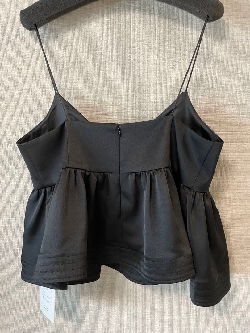 MACHATT サテンフレアキャミソール（ブラック）