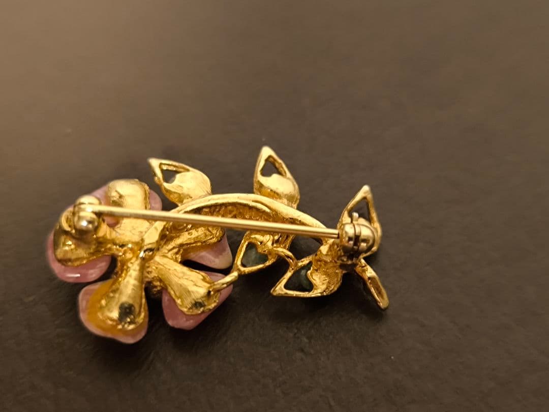 Swoboda スワボダ 天然石 ヴィンテージ　フラワー・ブローチ