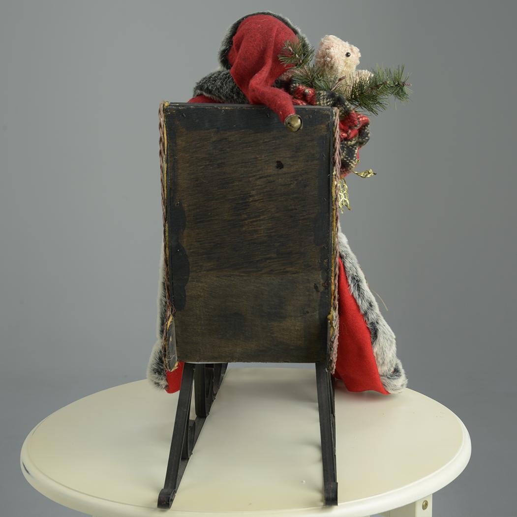 そりに乗ったサンタクロース　大きな人形　オブジェ　飾り物