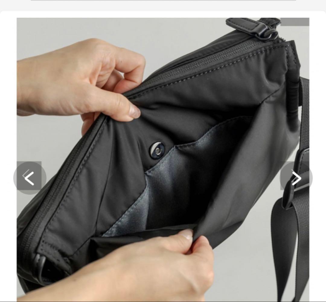 イアパピヨネ　2023年ボディバッグ