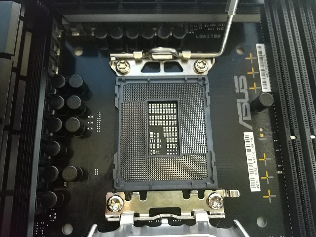 ASUS TUF GAMING B760M-PLUS D4 マザーボード