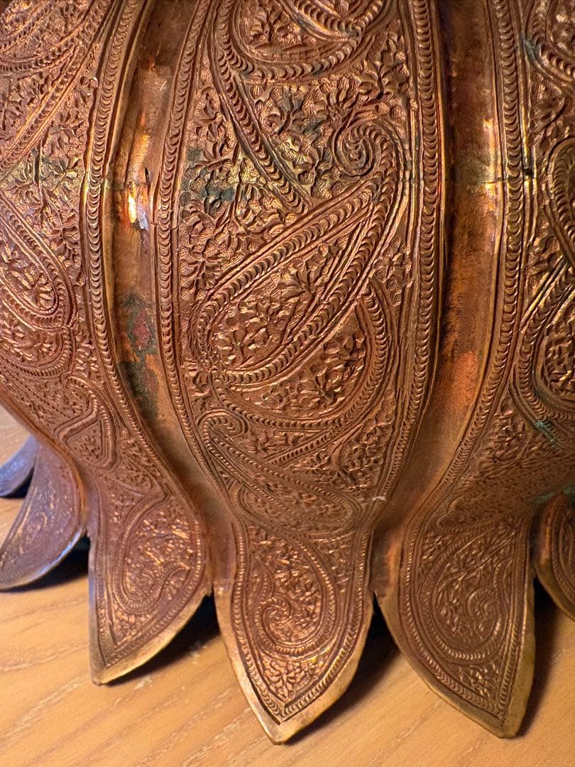 銅製容器、打ち出し模様、パキスタンで購入。