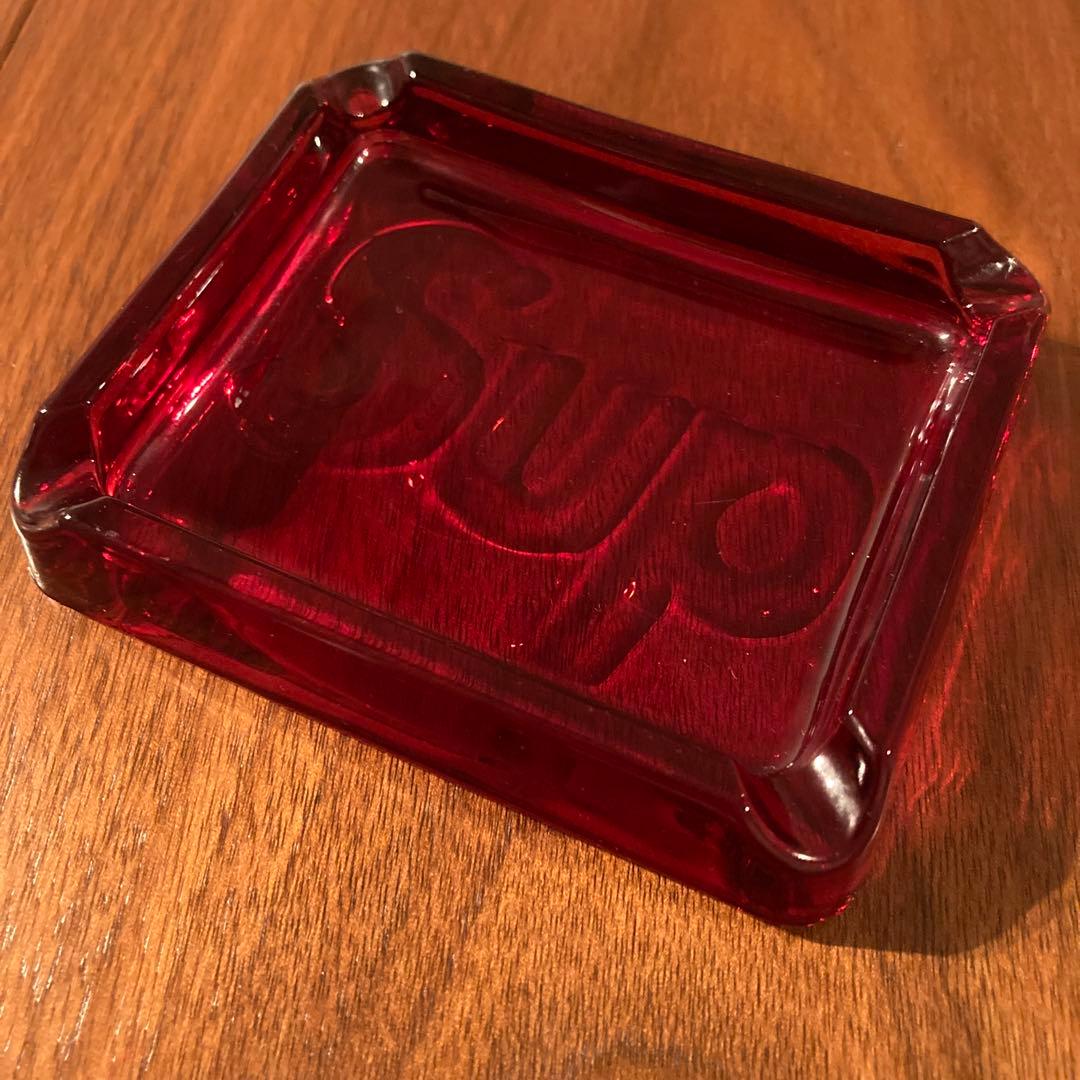 Supreme debossed glass ashtray 赤