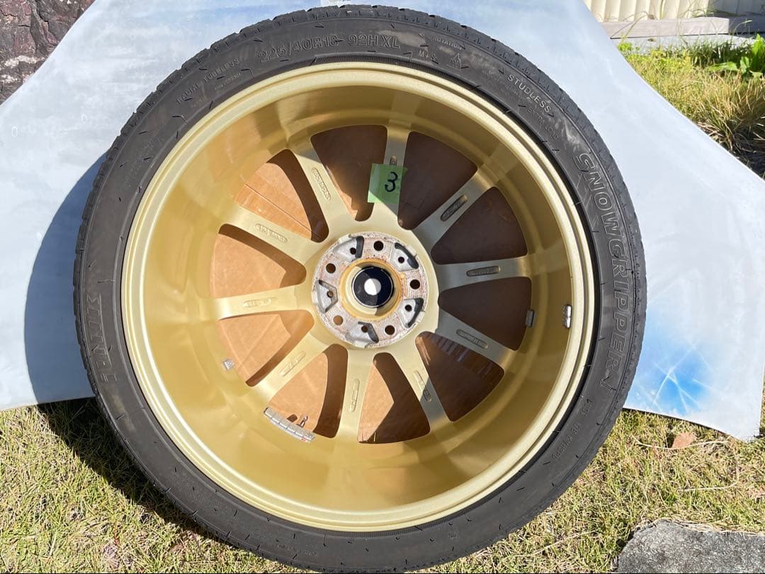 スタッドレスタイヤ、18インチ ホイール4本セット　ガリ傷無し　使用期間3ヶ月