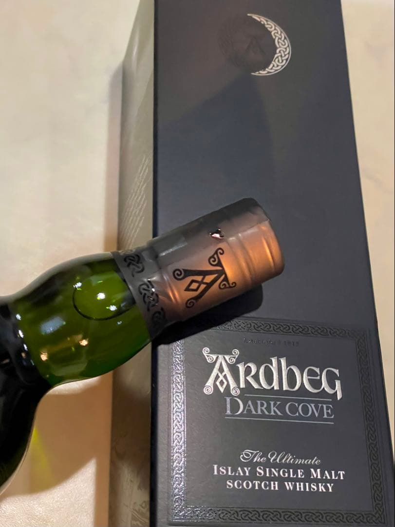 アードベッグ ダーク・コーヴ 箱付き スコッチウイスキー　アイラ　シングルモルト
