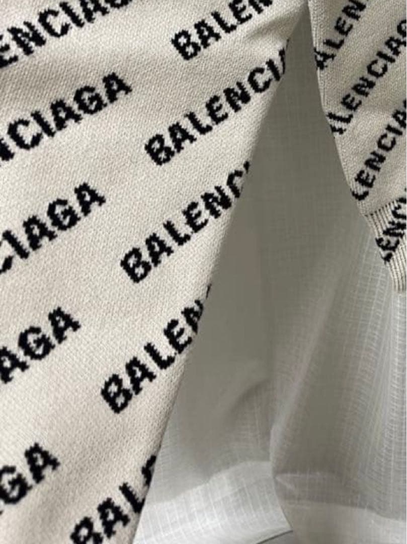 新品未使用 バレンシアガ balenciaga総柄ロゴクルーネックニットセーター