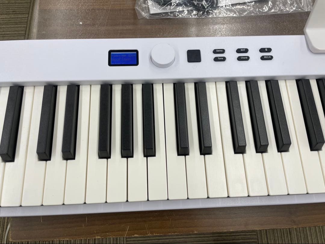 折りたたみ電子ピアノ　88鍵盤　充電タイプ　ホワイト