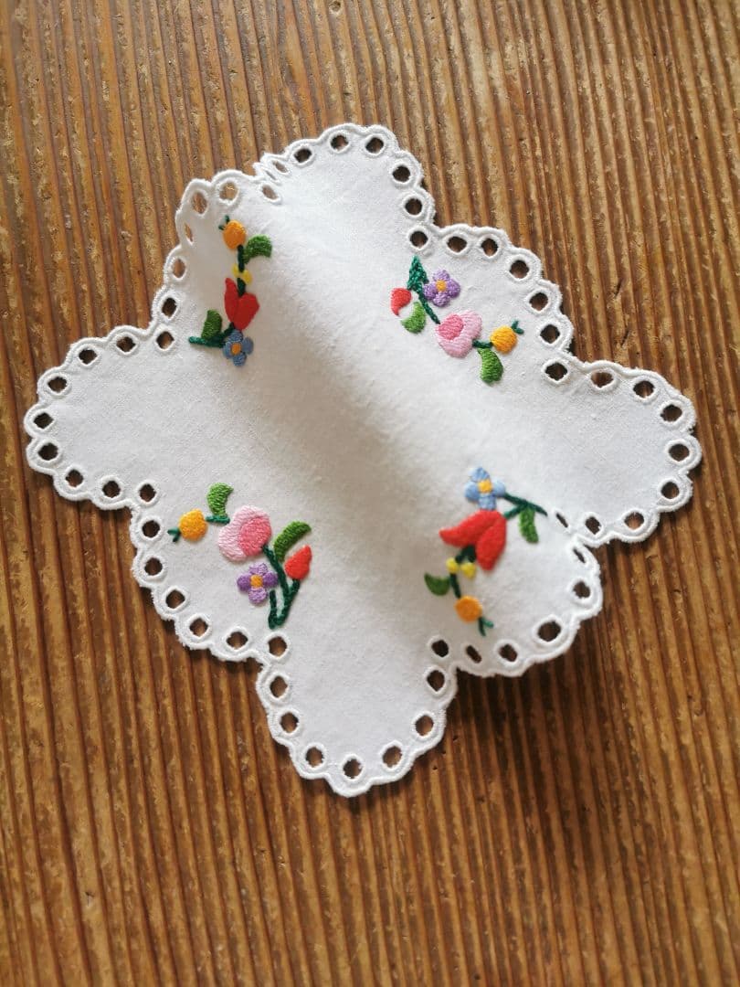 アンティーク カロチャ刺繍 スカラップアイレット ドイリー ２枚ペアセット