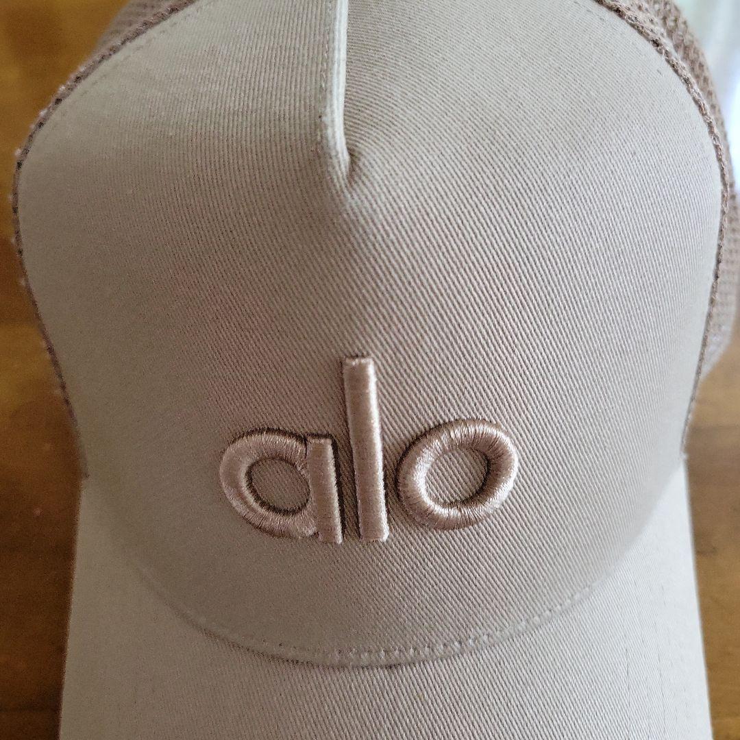 alo ベージュ メッシュキャップ