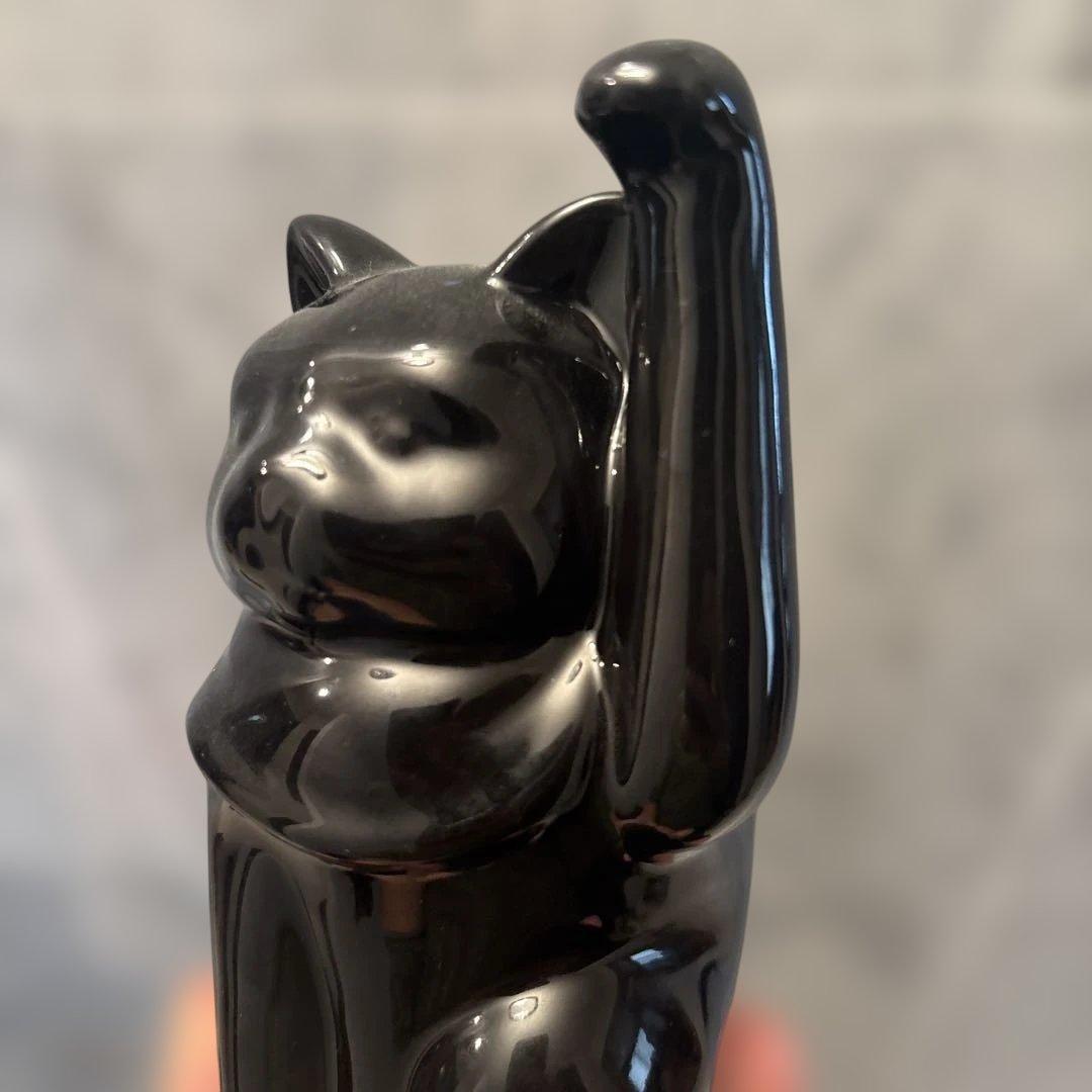 1980年代　雰囲気抜群でスリムな体型の黒猫招き猫