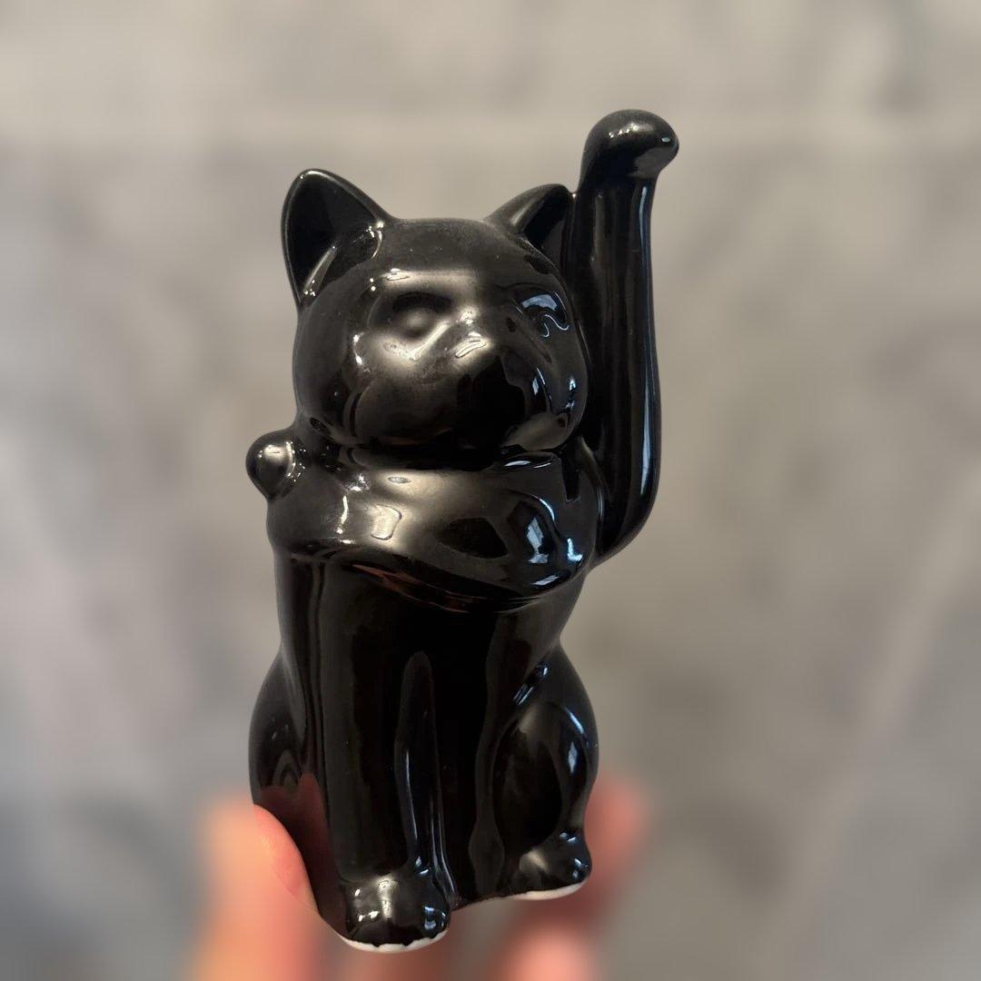 1980年代　雰囲気抜群でスリムな体型の黒猫招き猫