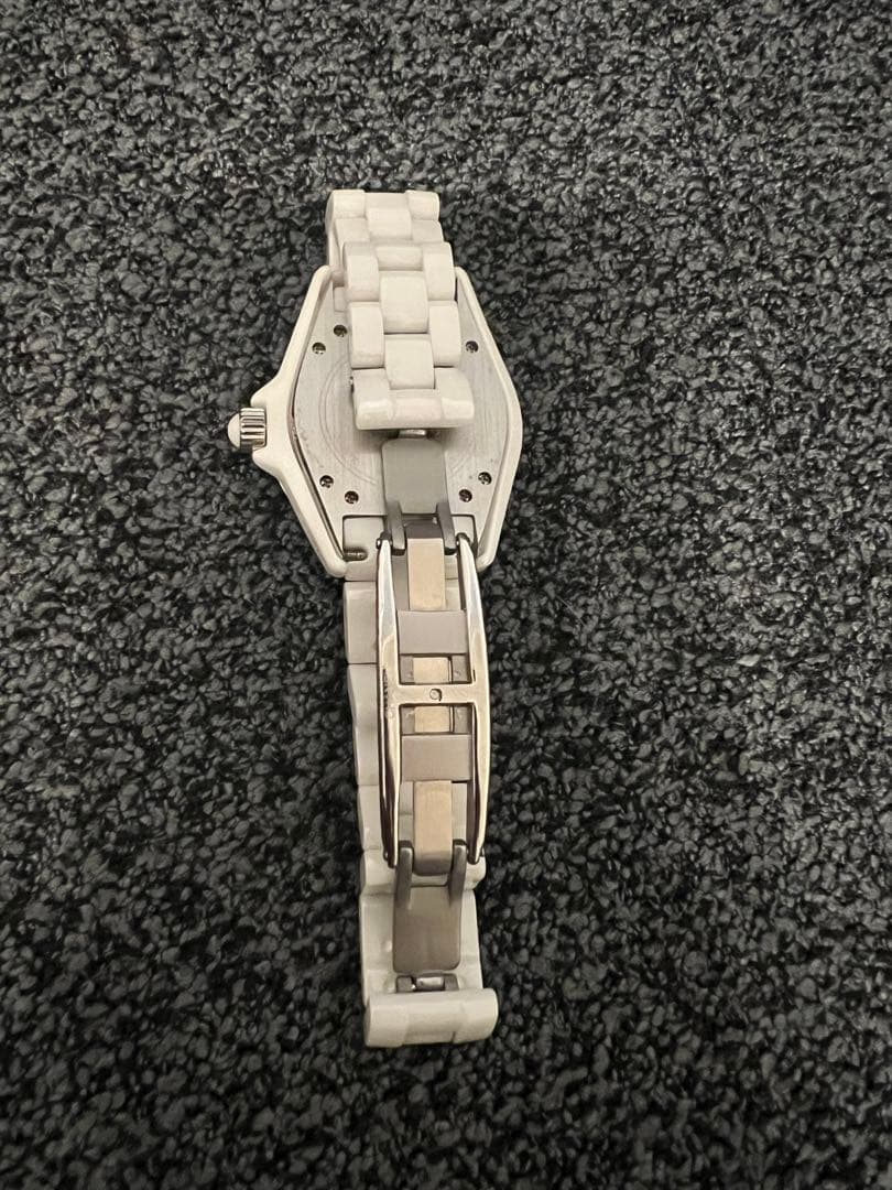 ホワイトセラミック腕時計