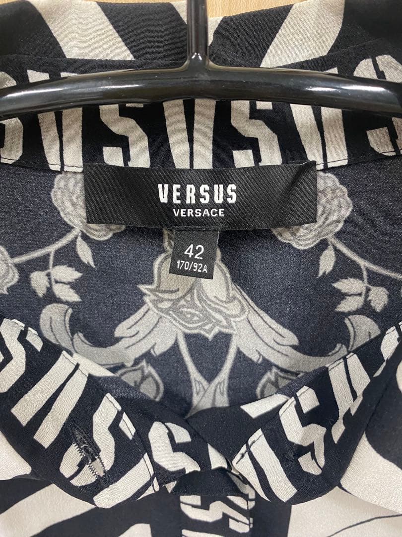 VERSUS　ヴェルサーチ　ゼブラ　長袖ブラウス　ホワイト×ブラック