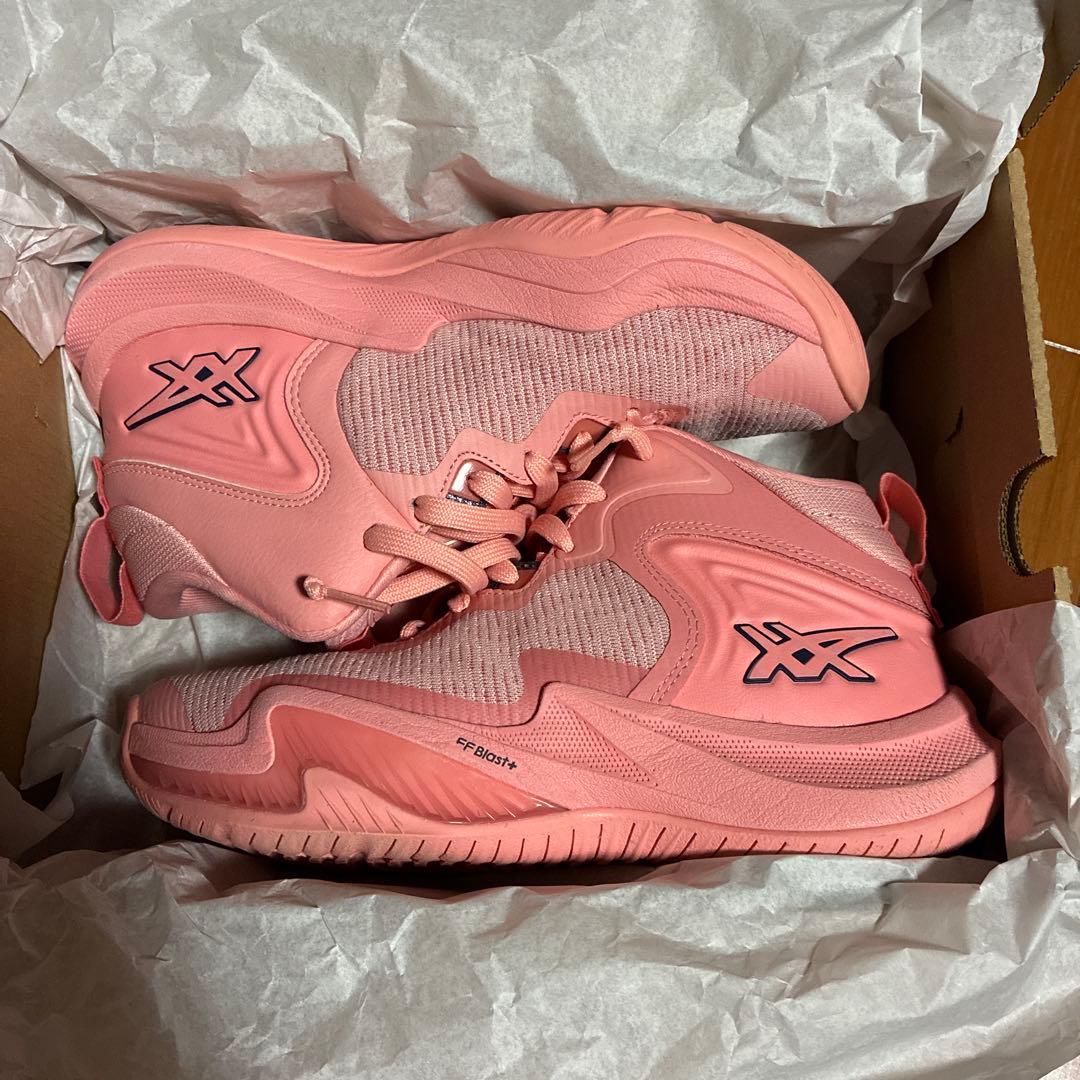 バスケットボールシューズ　ノヴァサージ3