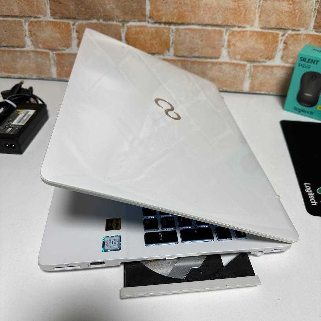 美品　FUJITSUノート PC Corei7 SSD512GB メモリ16GB