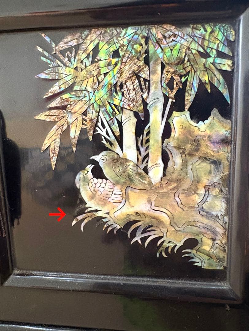 螺鈿細工の飾り棚　黒色　茶箪笥　花鳥の絵柄　段違い　和風　希少