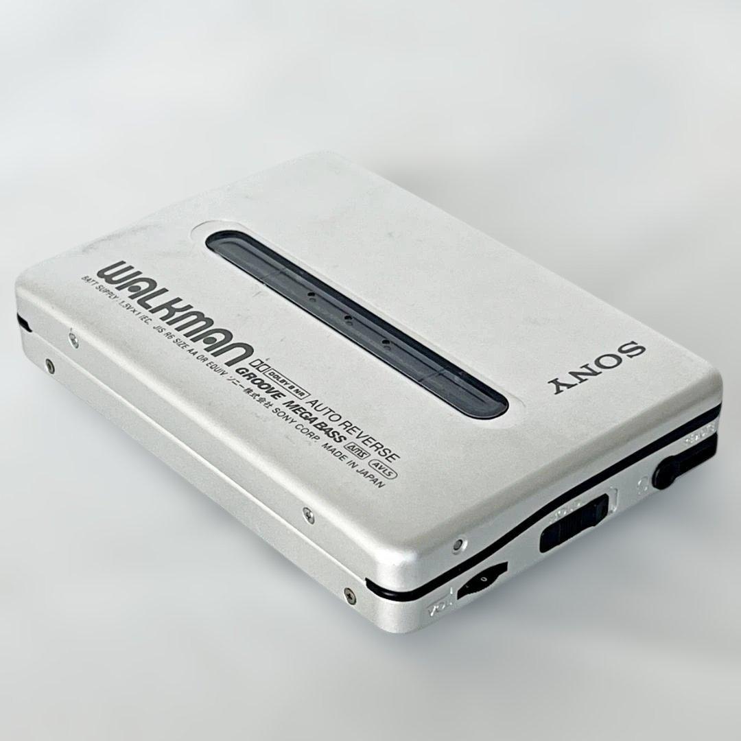 通電OK　SONY WM-EX677　シルバー　ウォークマン　ソニー　ジャンク
