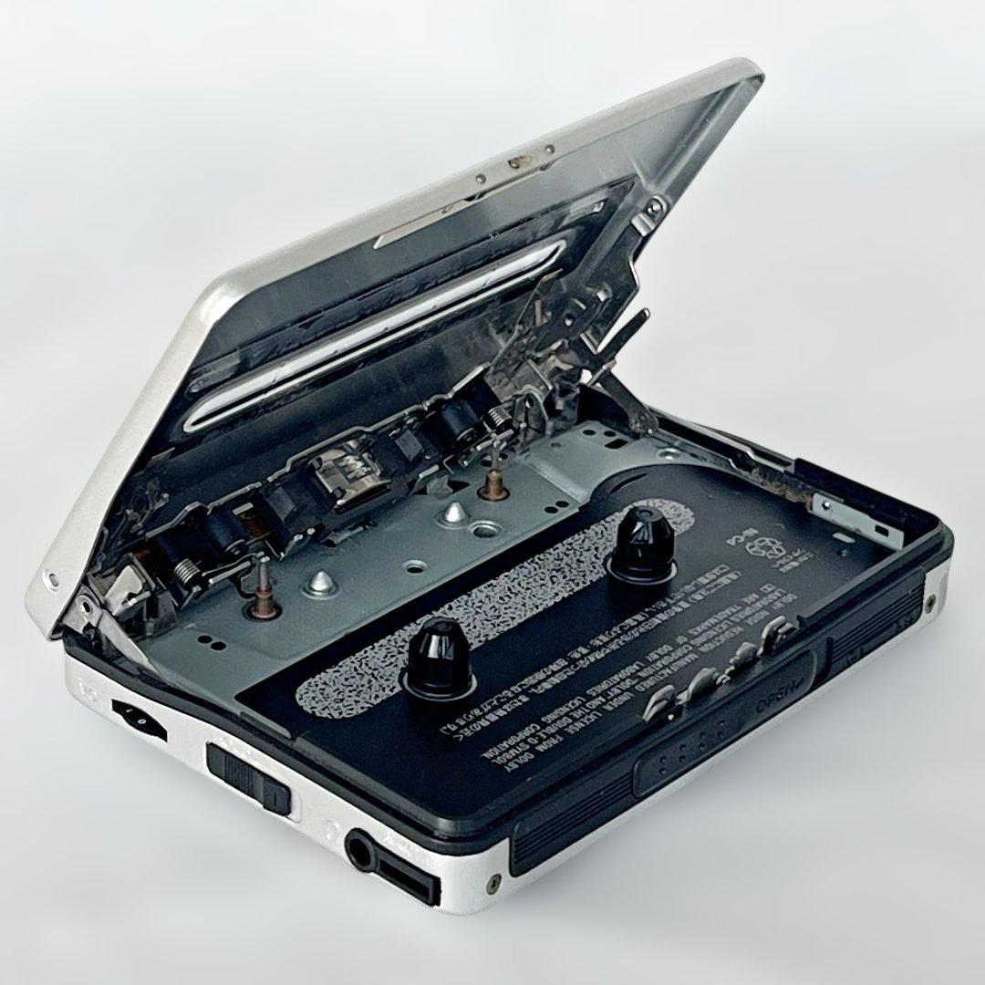 通電OK　SONY WM-EX677　シルバー　ウォークマン　ソニー　ジャンク