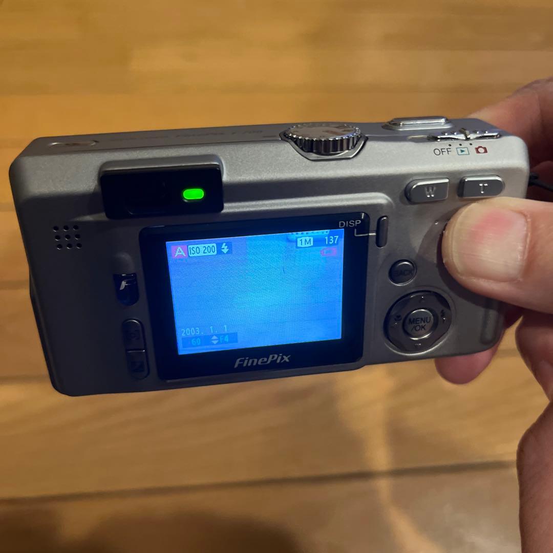 Fujifilm FinePix F200 シルバー　XDカード付き