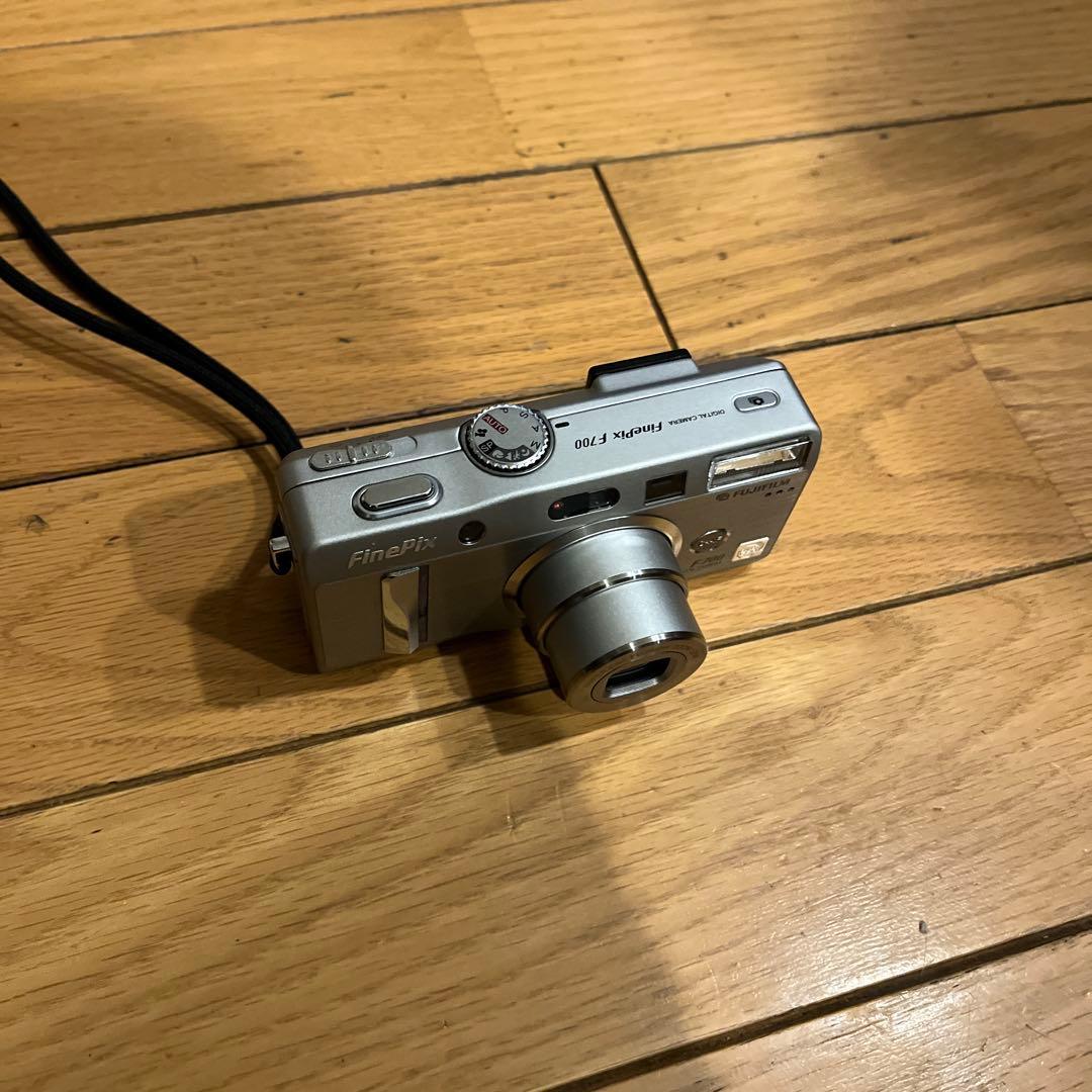 Fujifilm FinePix F200 シルバー　XDカード付き