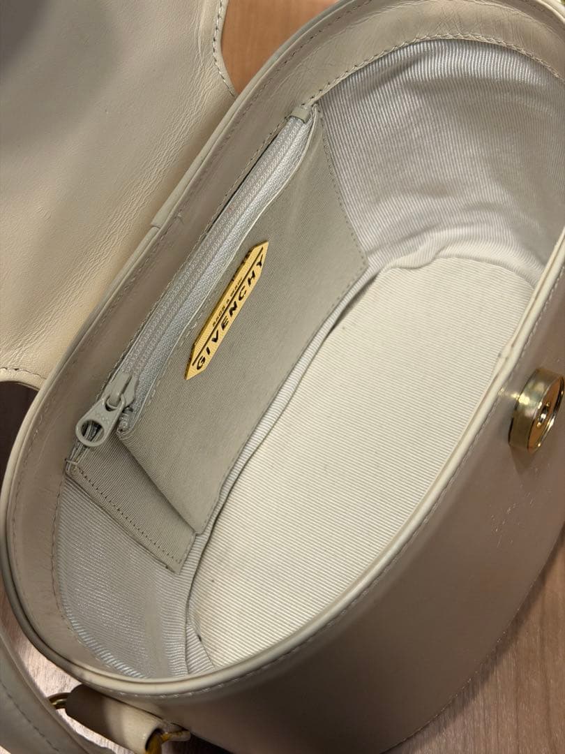 Givenchy アイボリー ハンドバッグ 箱付き