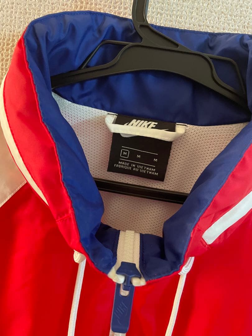 【美品】NIKEウィンドランナー　伊澤彩織　ベイビーわるきゅーれ　サイズM