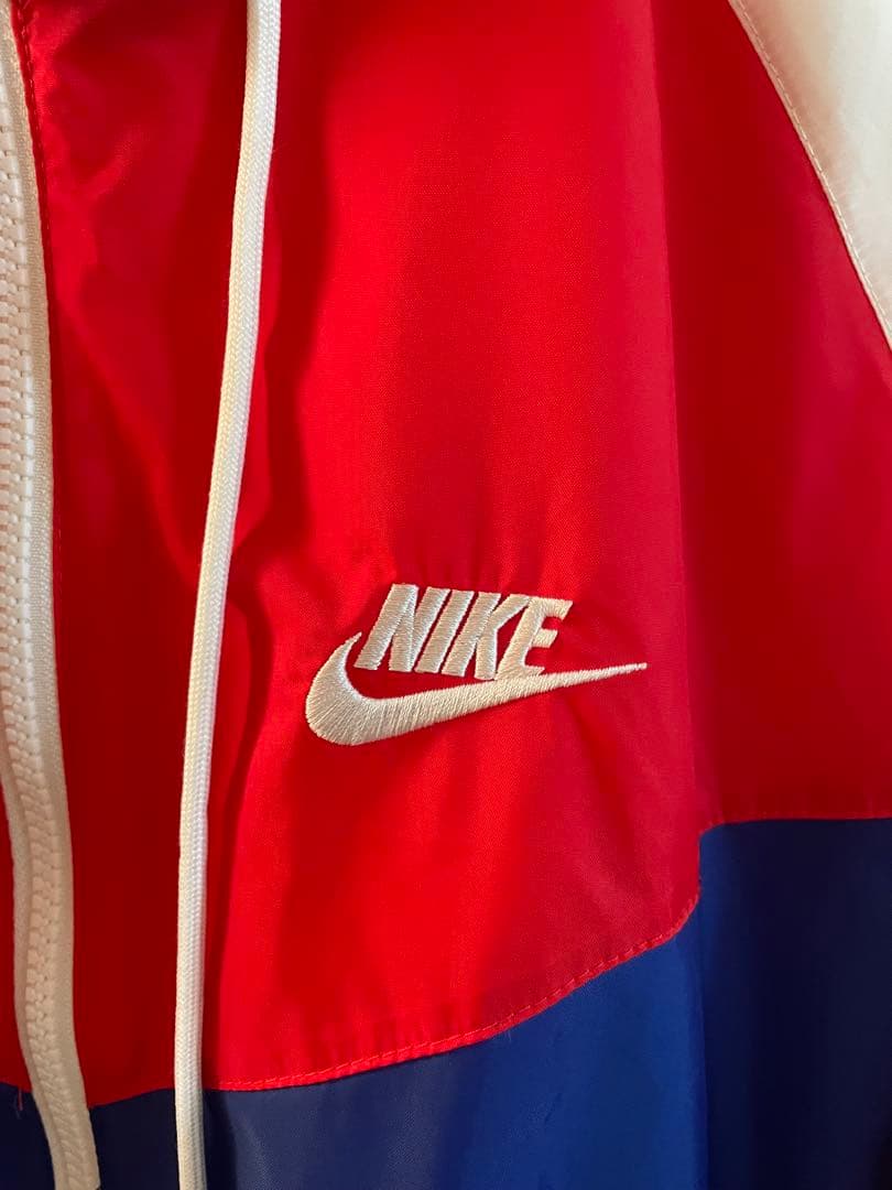 【美品】NIKEウィンドランナー　伊澤彩織　ベイビーわるきゅーれ　サイズM