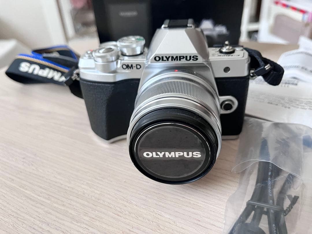 OLYMPUS OM-D E-M10 Mark III シルバー 本体