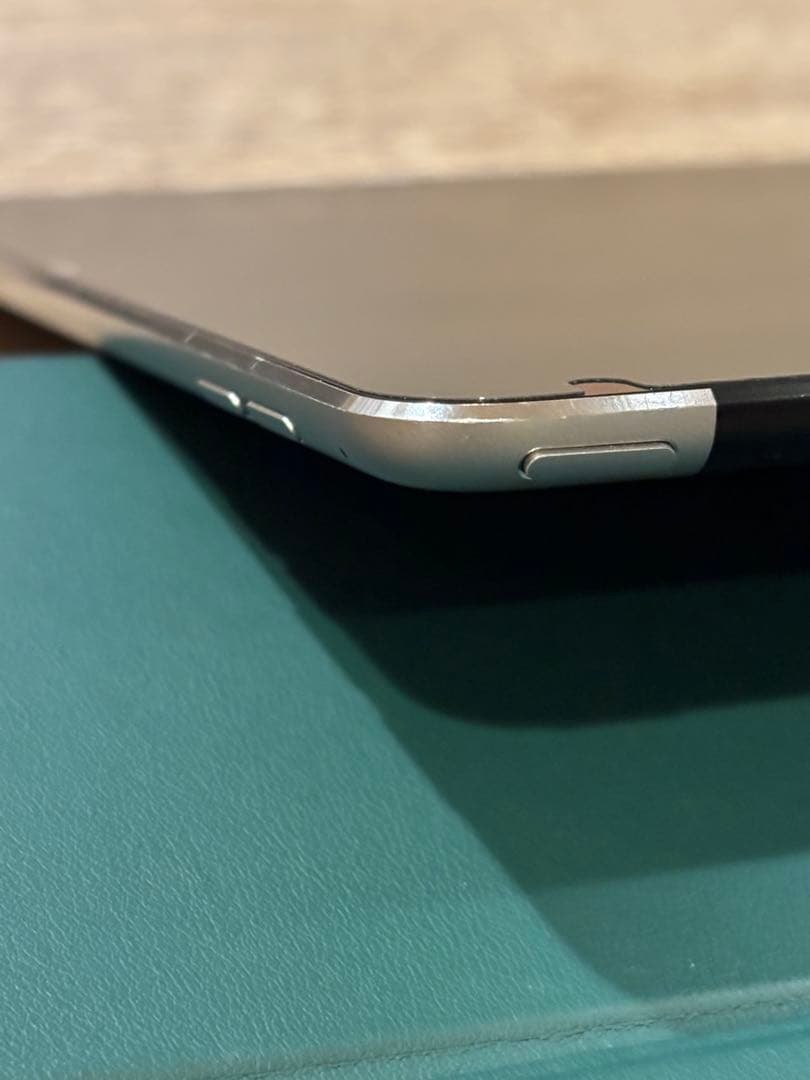 iPad mini 4 32GB ワイヤレスキーボードケース等おまけ付き