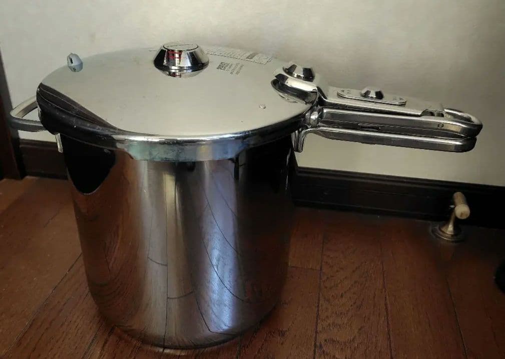 タッパーウェア　ステンレス圧力鍋　9リットル　ドイツ