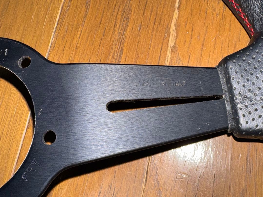 ナルディ　ステアリング33π パンチングレザー