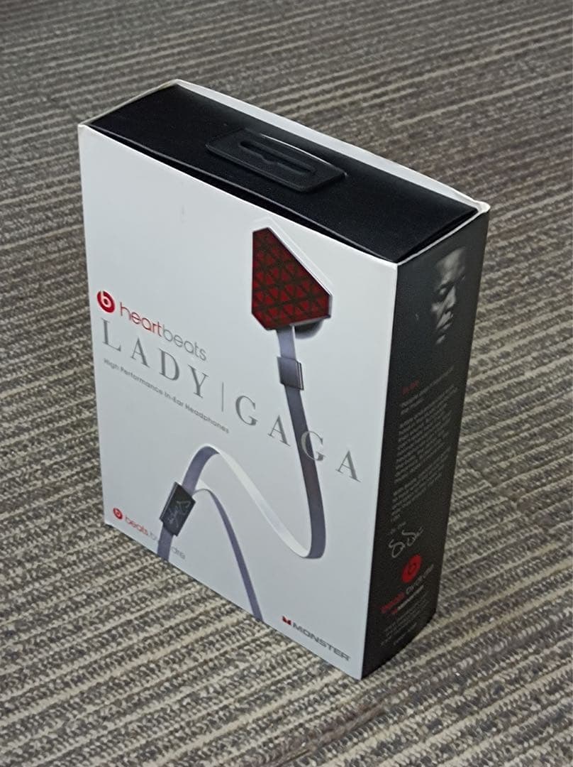 八6039【未使用品】 heart beats LADY GAGA イヤホン