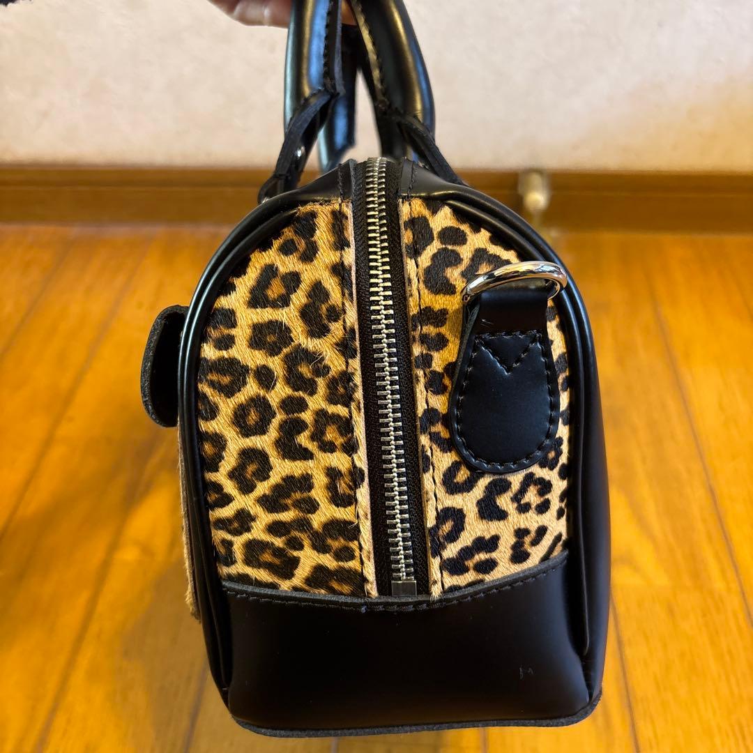 Dr.Martens レオパード柄ヘアオンレザートップハンドルバッグ