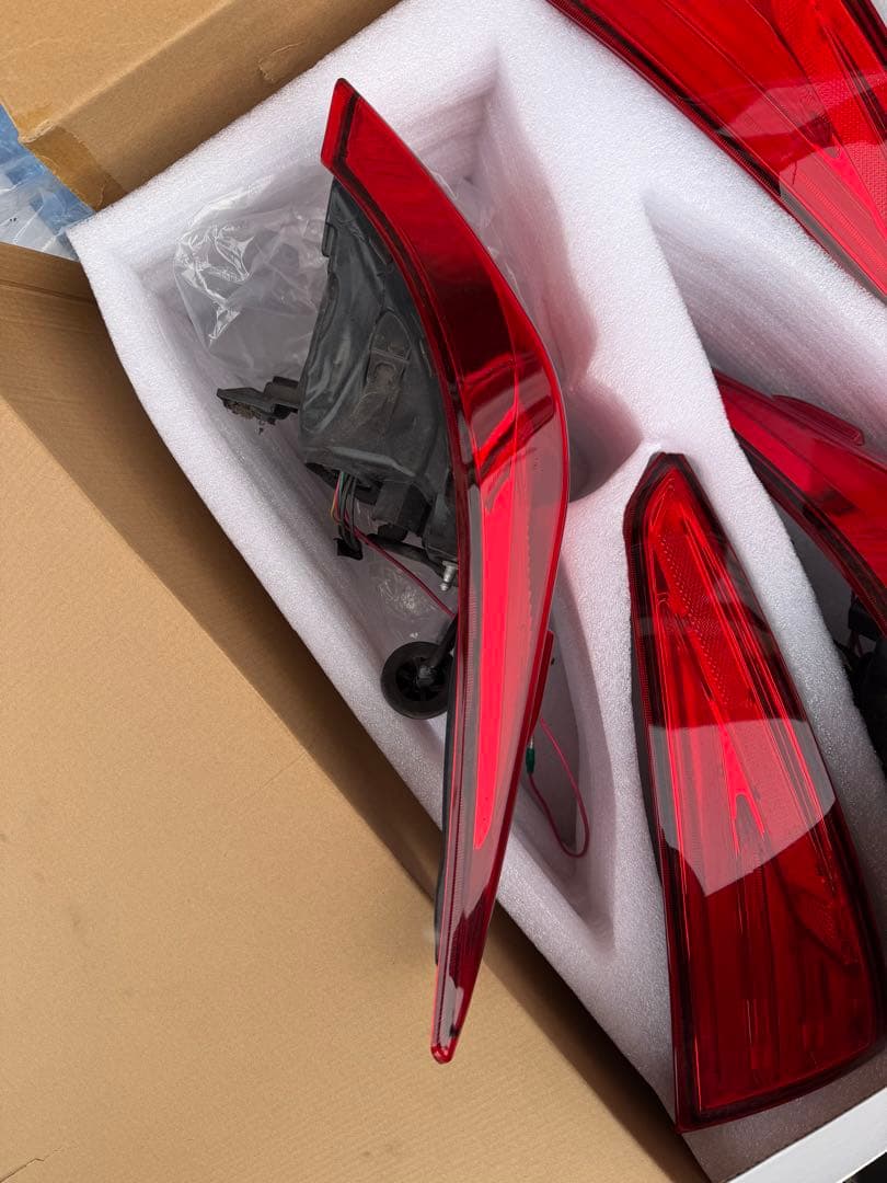 プリウス 50 テールランプ LED ヴァレンティ レッド ZVW50(美品)