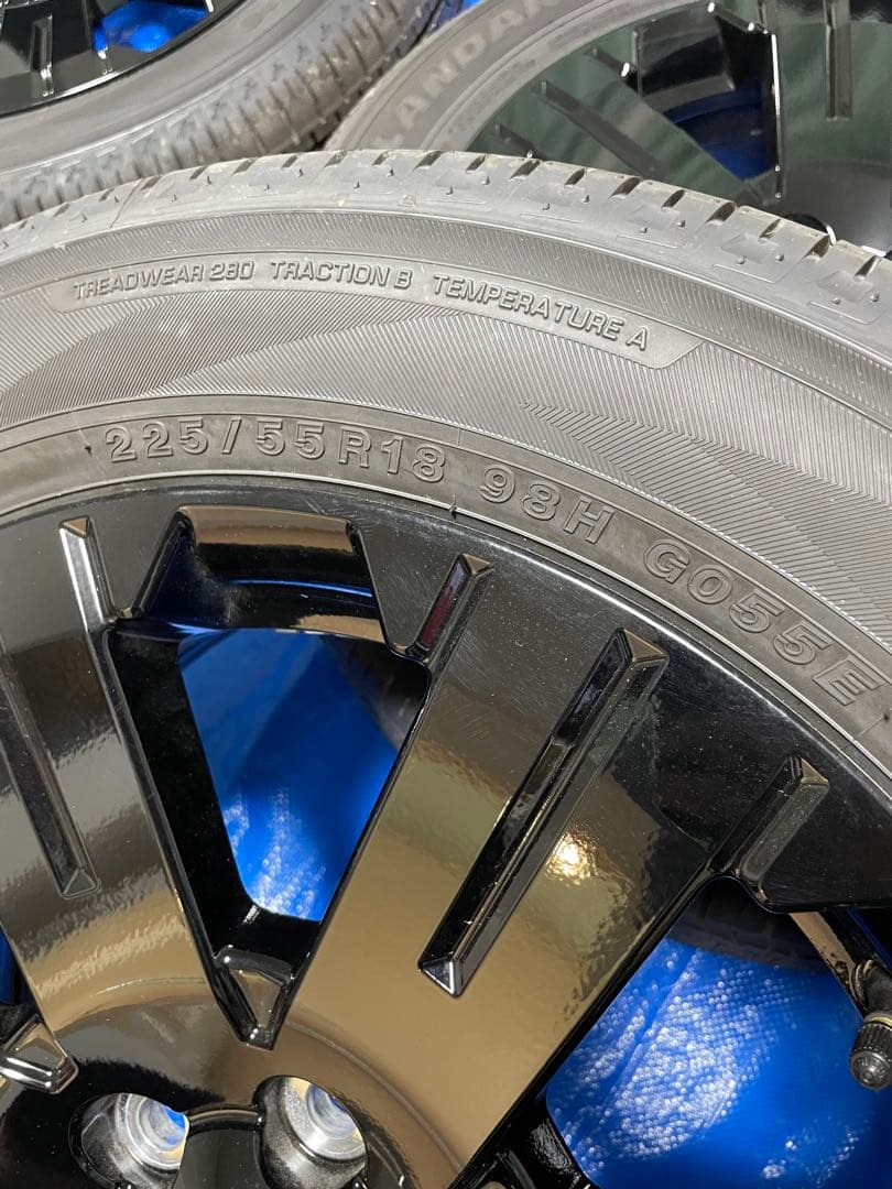 三菱デリカD5 シャモニー タイヤ ホイール【新車外し】1点ずつ出品　（1/4）