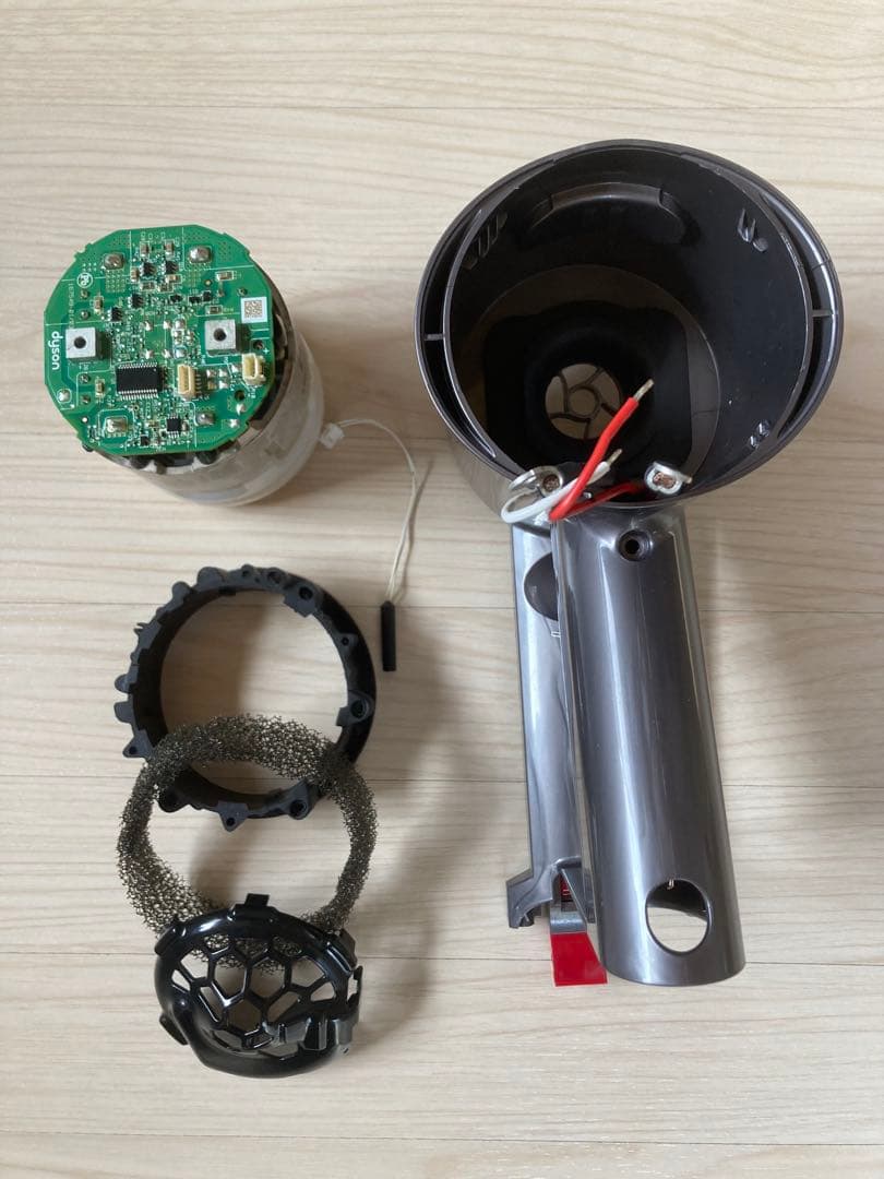 ダイソン掃除機　v8 sv25 分解洗浄 スタンド付き