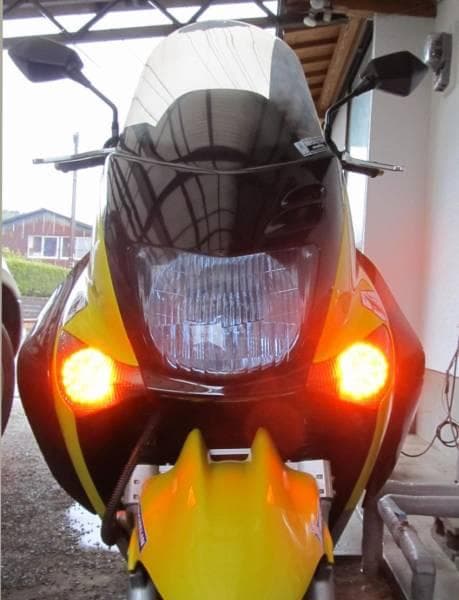 マジェスティ125 26LEDフロントウインカー 右直事故対策+16LEDリア