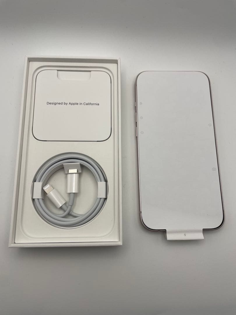 輝*き様 iPhone 13 本体 SIMフリー MLNE3J/A 128GB