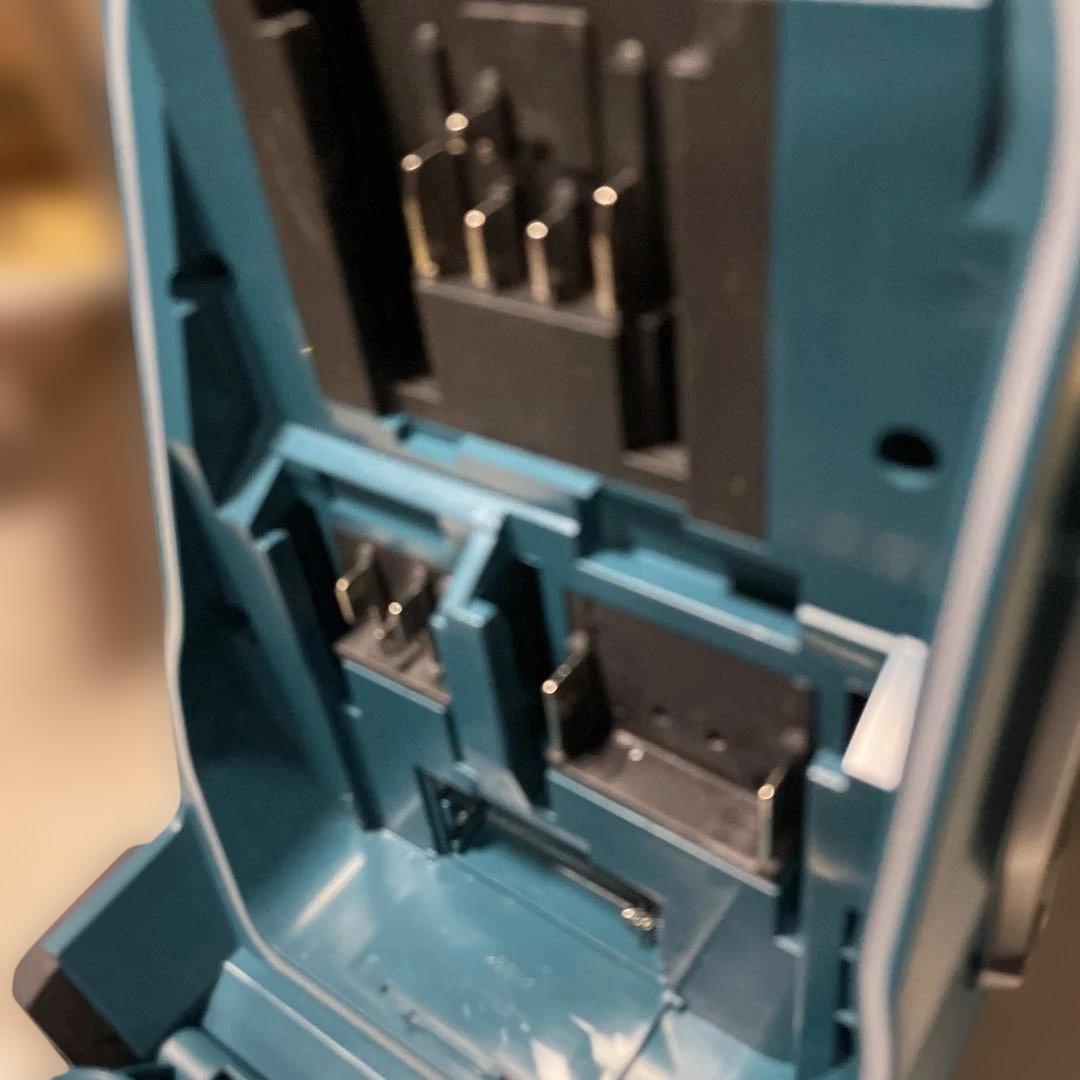 マキタ　現場ラジオ　充電式ラジオ(青)　MR001GZ