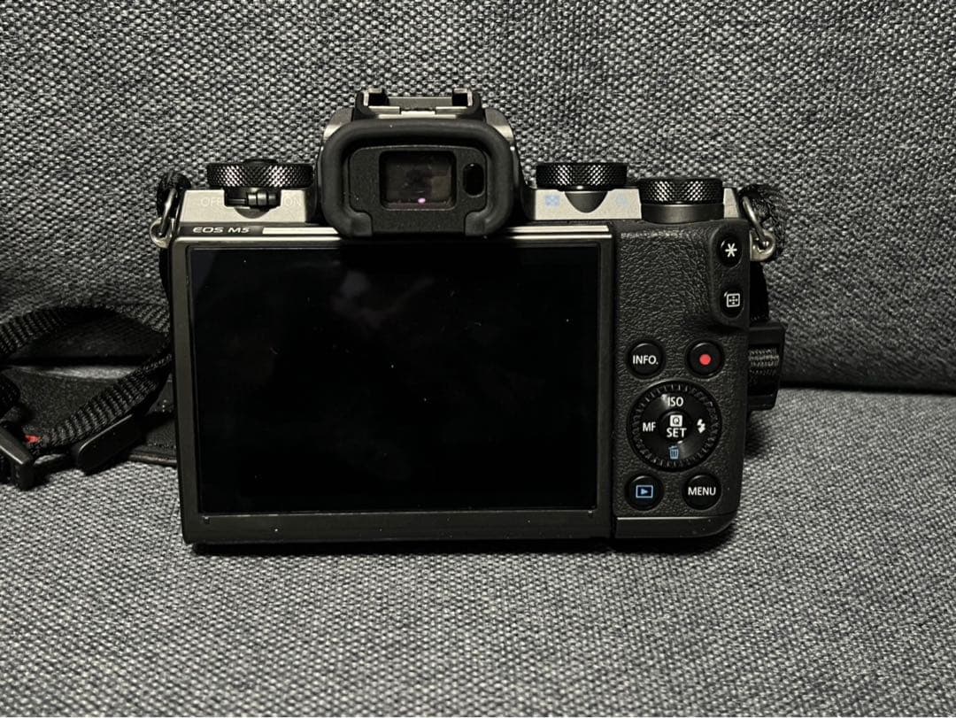 レンズ付‼️Canon EOS M5 ミラーレス一眼カメラ