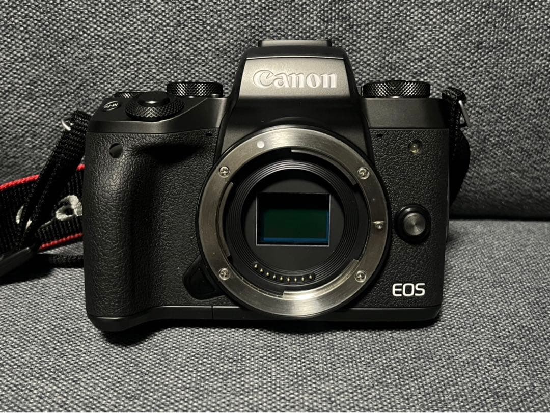 レンズ付‼️Canon EOS M5 ミラーレス一眼カメラ