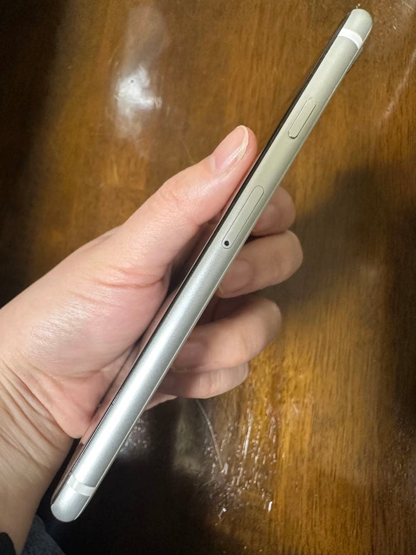 Apple iPhone SE 第2世代　ホワイト 64GB