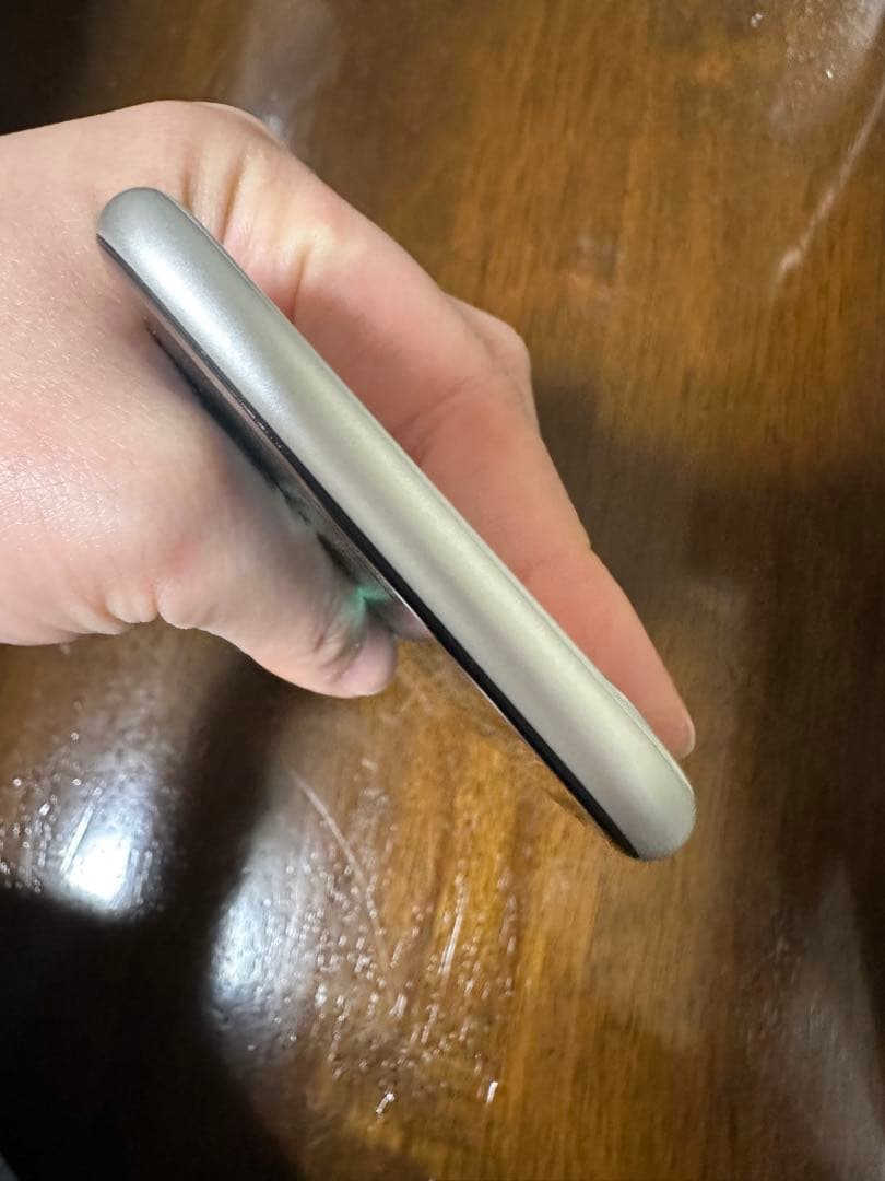 Apple iPhone SE 第2世代　ホワイト 64GB