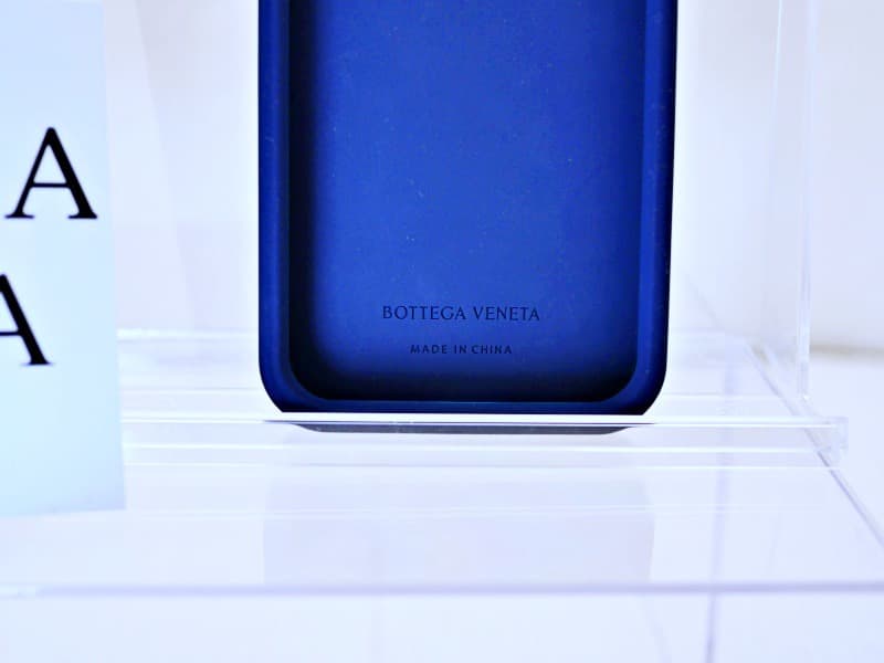 ⭐️美品　ボッテガヴェネタ　iPhone 15pro シリコンスマホケース　紺