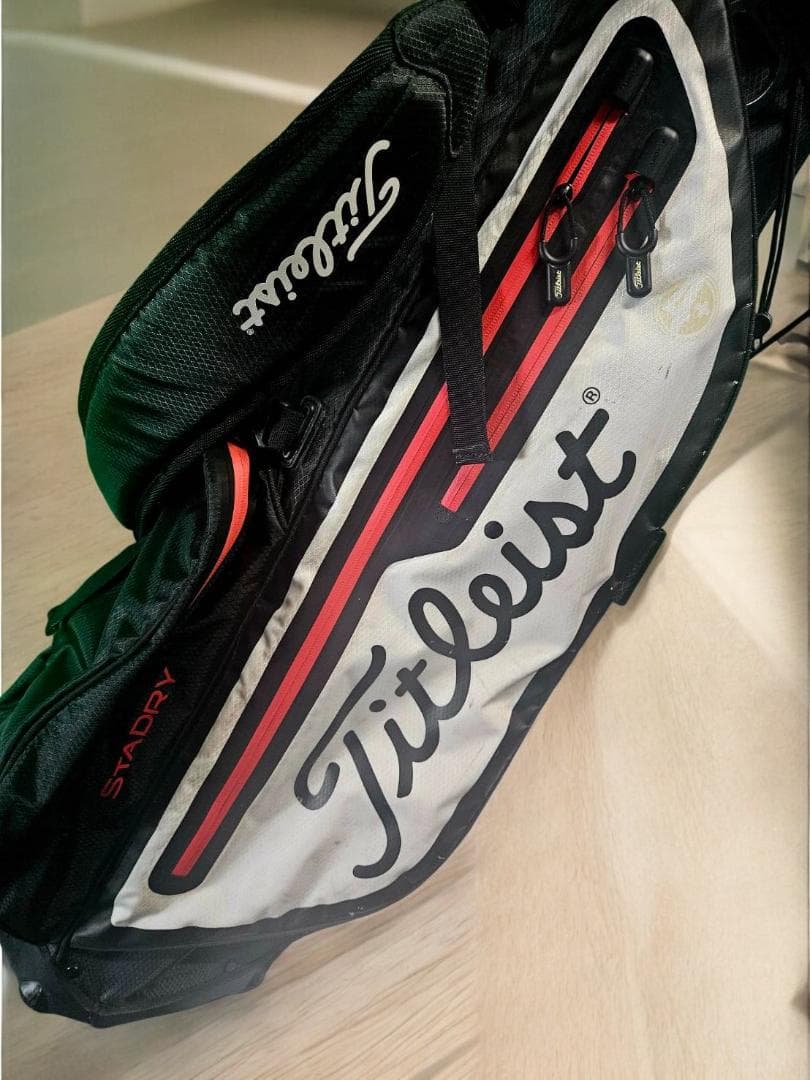 ＫＡ美品　Titleist 　軽量スタンドバッグ 黒/白/赤