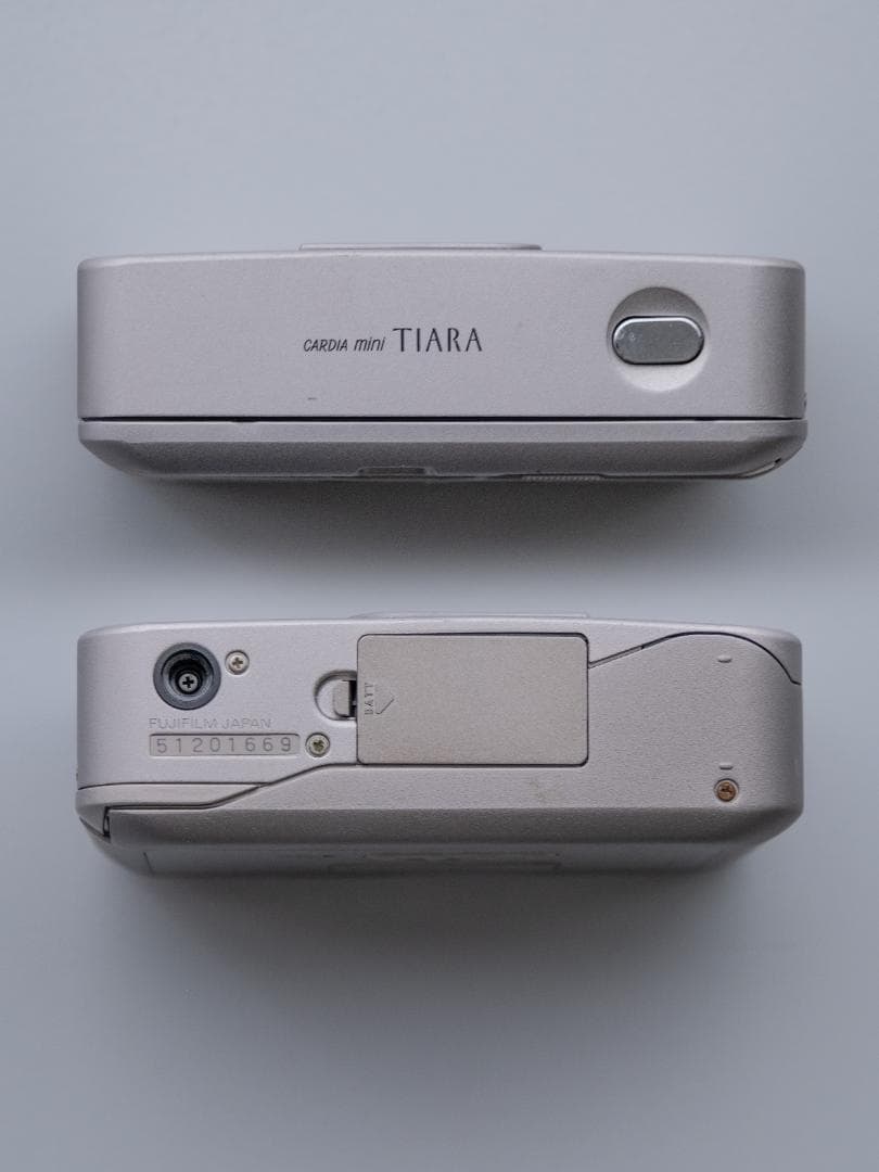 富士フィルム TIARA コンパクトカメラ シルバー Cardia Mini